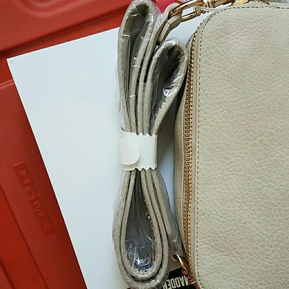 Steve Madden "Camera" bag NWT Bone color. - Picture 4 of 5